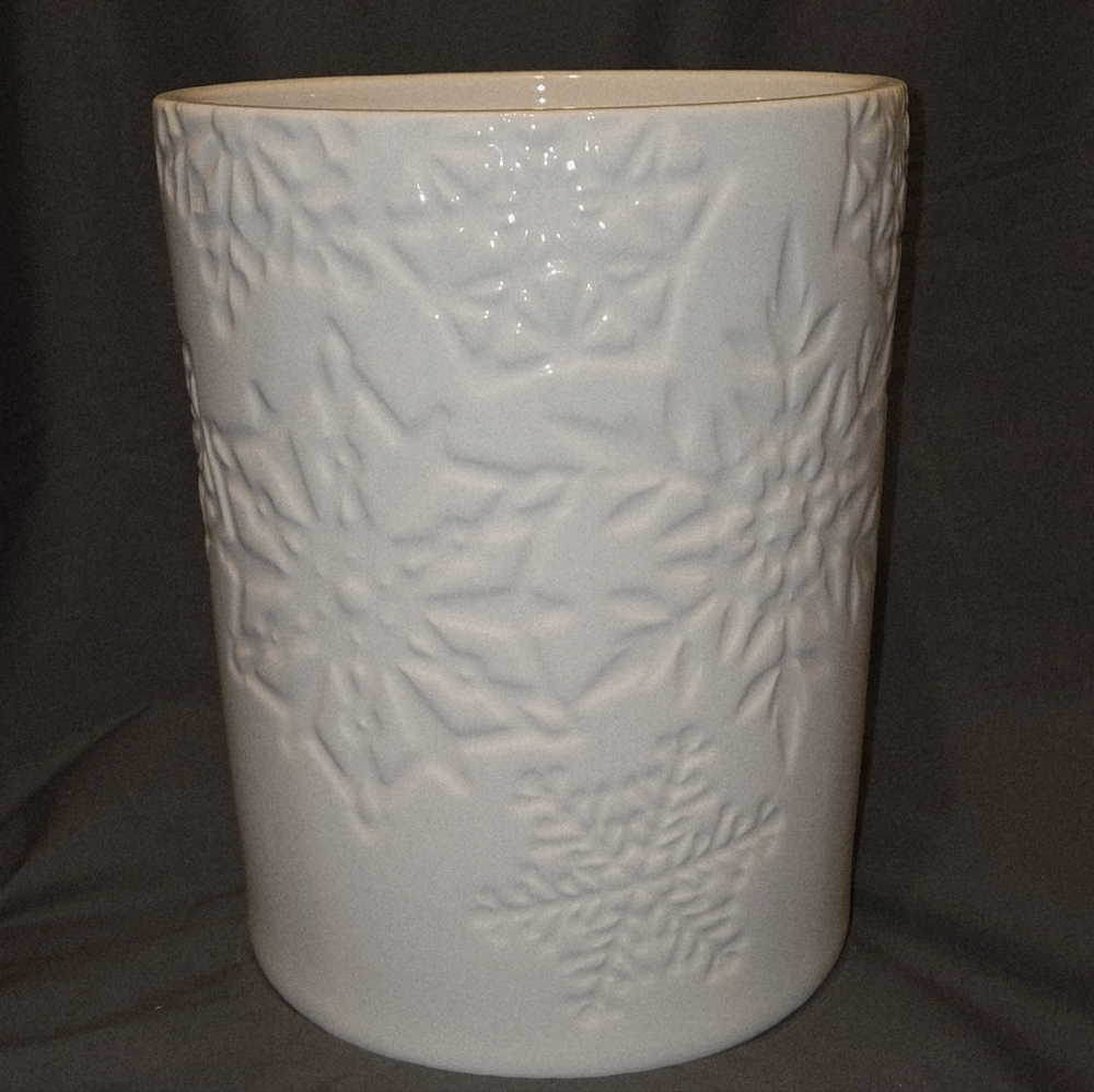 Williams Sonoma Lg White Snowflake Cannister Utensil Crock Holder/Planter 9x7"